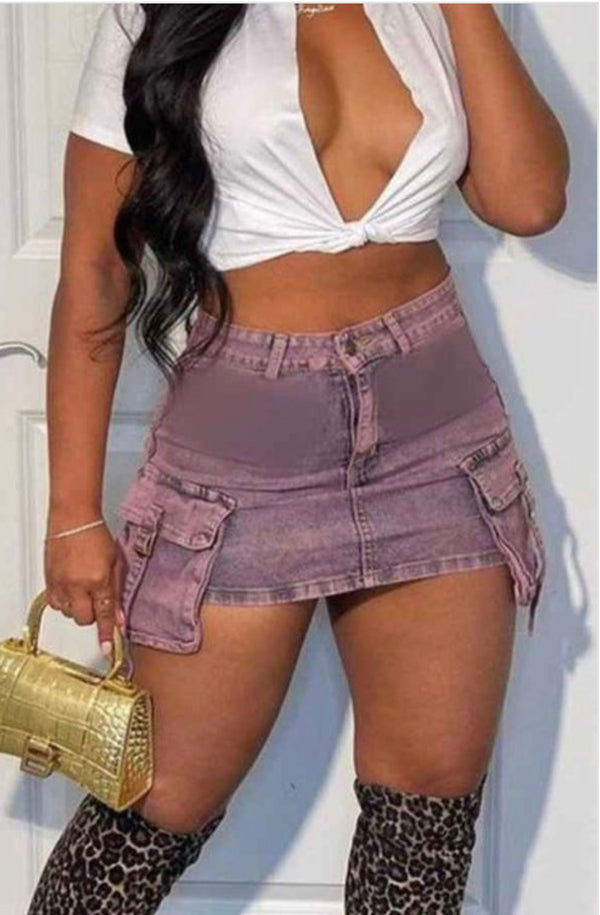 Pink denim skirt with pockets